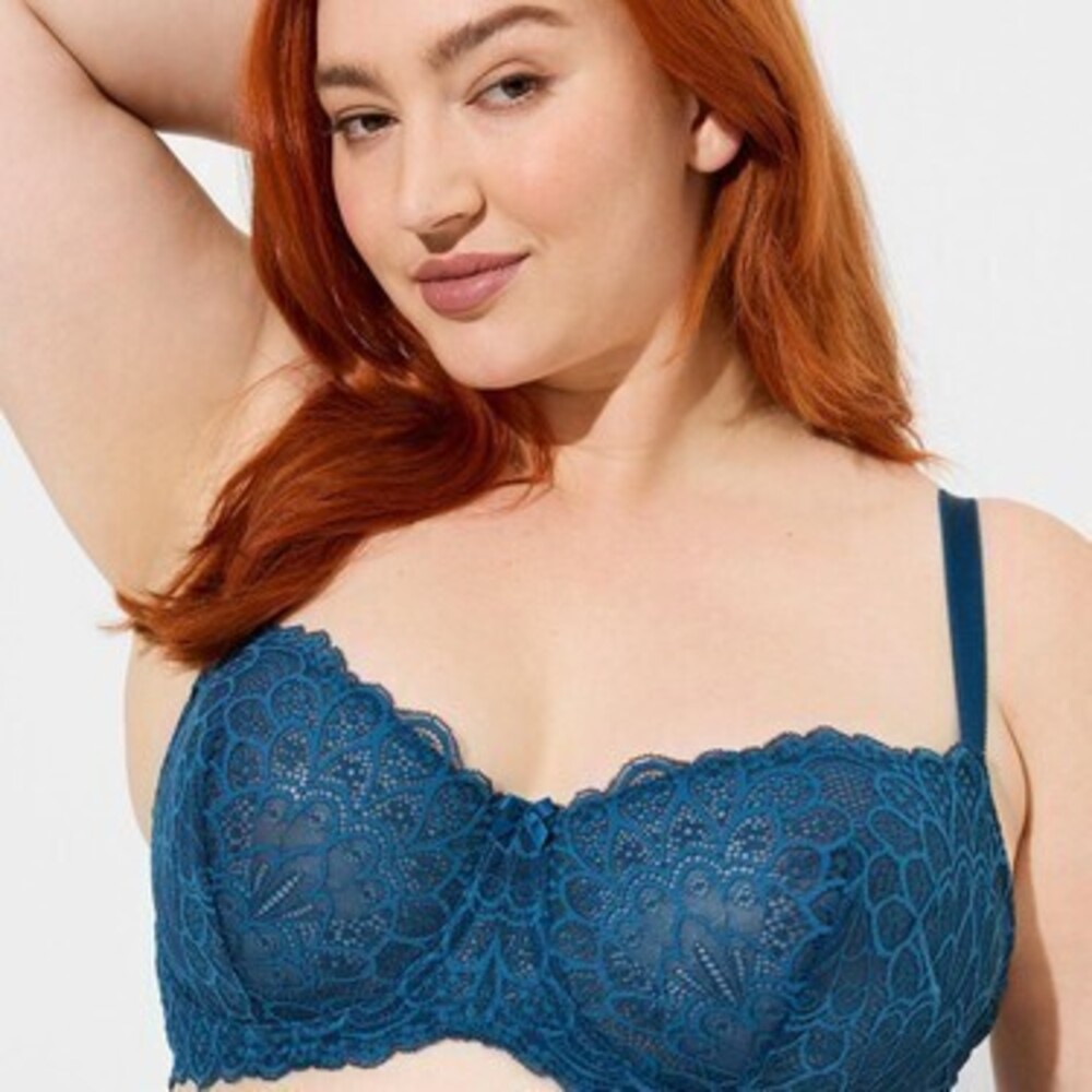 38D Torrid Teal EUC Balconette Unlined Peacock Lace Straight Back Bra